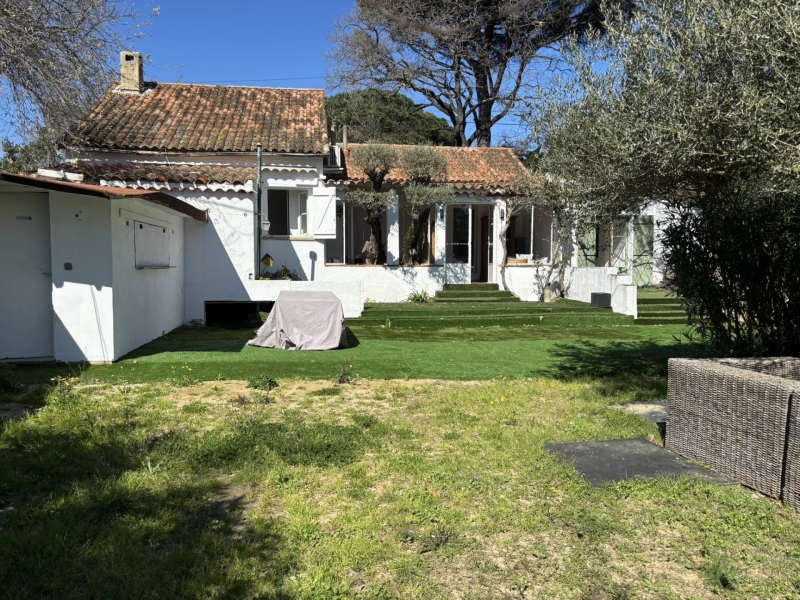 Villa LA MEISSONIERE : Maison de village à rénover et à fort potentiel – Ramatuelle