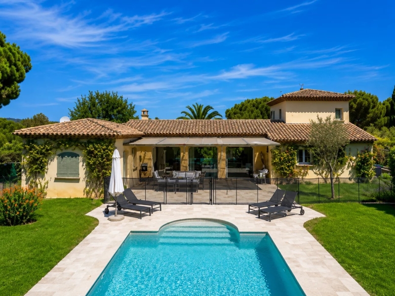 Villa Macaque