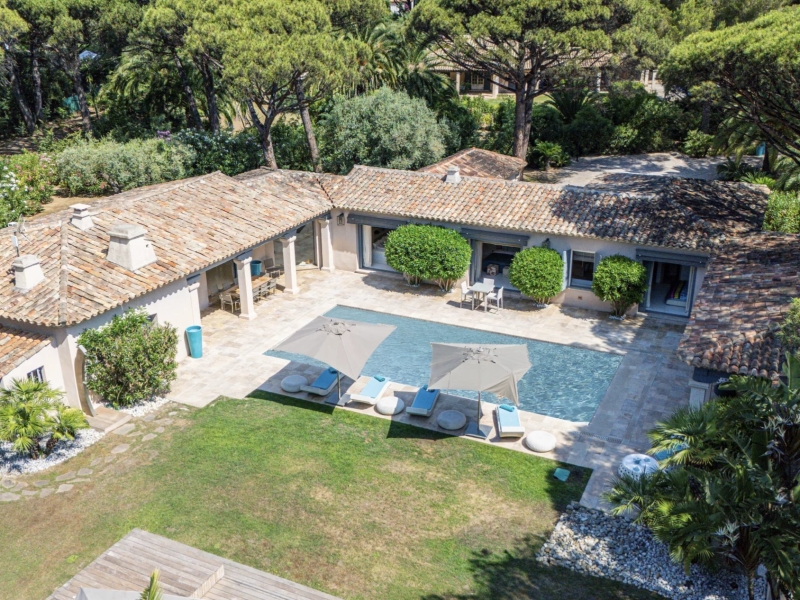 VILLA PASSADE : Domaine avec deux villas, piscine et tennis à proximité des plages – Ramatuelle