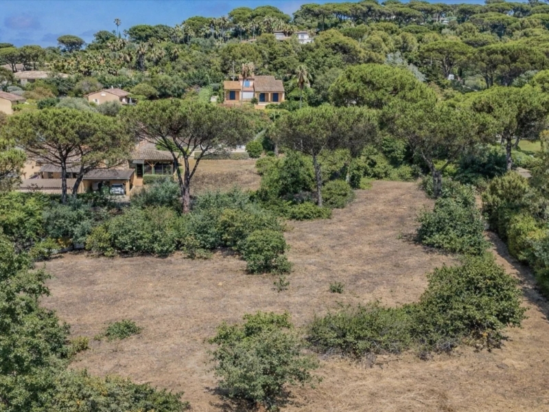 Saint-Tropez - Terrain Pepinet : Terrain constructible de 2 800 m² au calme – Saint-Tropez